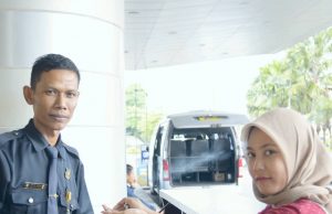 Cegah Corona, Galuh Mas Sediakan Hand Sanitizer Gratis untuk Pengunjung