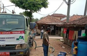 Warga Tamanmekar Kekeringan, Perumdam Suplai 20 Ribu Air Bersih