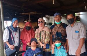 Anggota DPRD Subang Berikan Kursi Roda untuk Penyandang Disabilitas