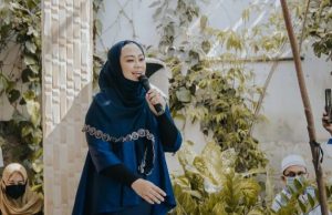 Dinilai Politisi Paket Lengkap, Dian Ajak Cellica Gabung NasDem Karawang