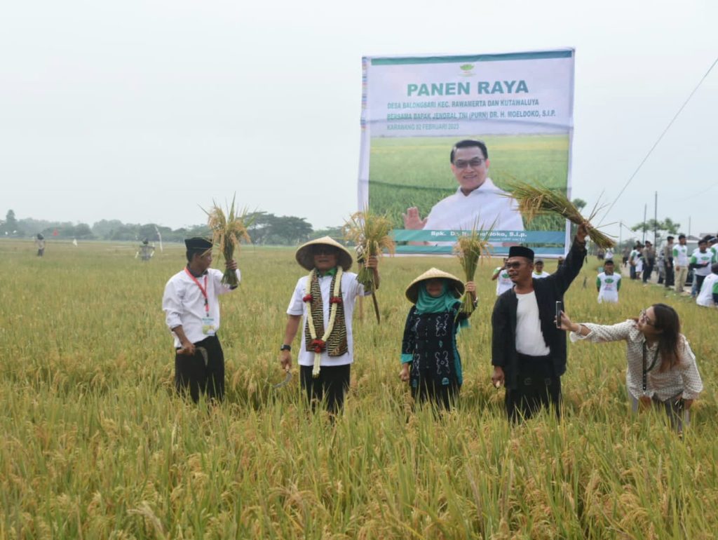 Moeldoko panen raya di karawang