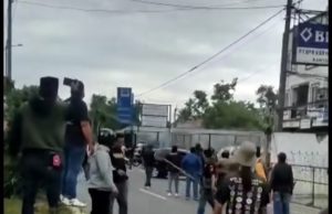 Mobil Disita Leasing, Ormas Vs Debt Collector di Bekasi Bentrok Bentrok ormas di bekasi