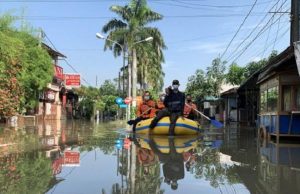 Dua Desa di Bekasi Terendam Banjir, Warga Bingung Cari Tempat Mengungsi Bekasi banjir luapan kali ulu
