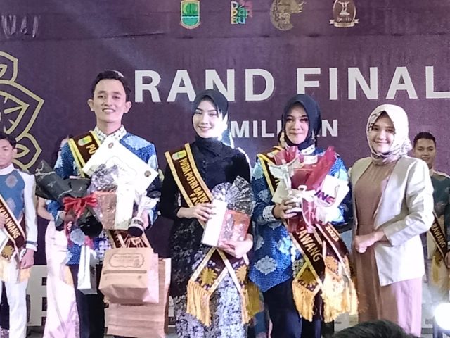 Mahasiswi ubp juara putri batik