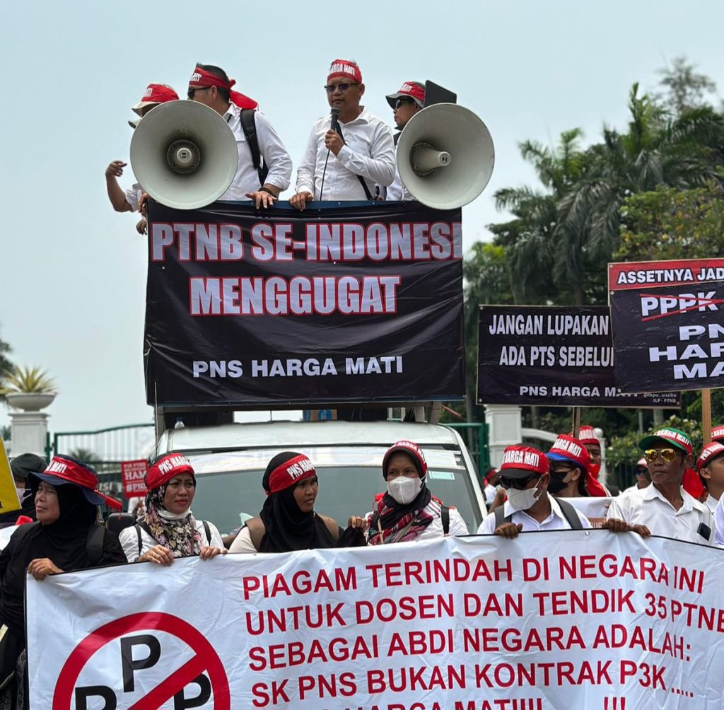 Dosen demo diangkat PNS