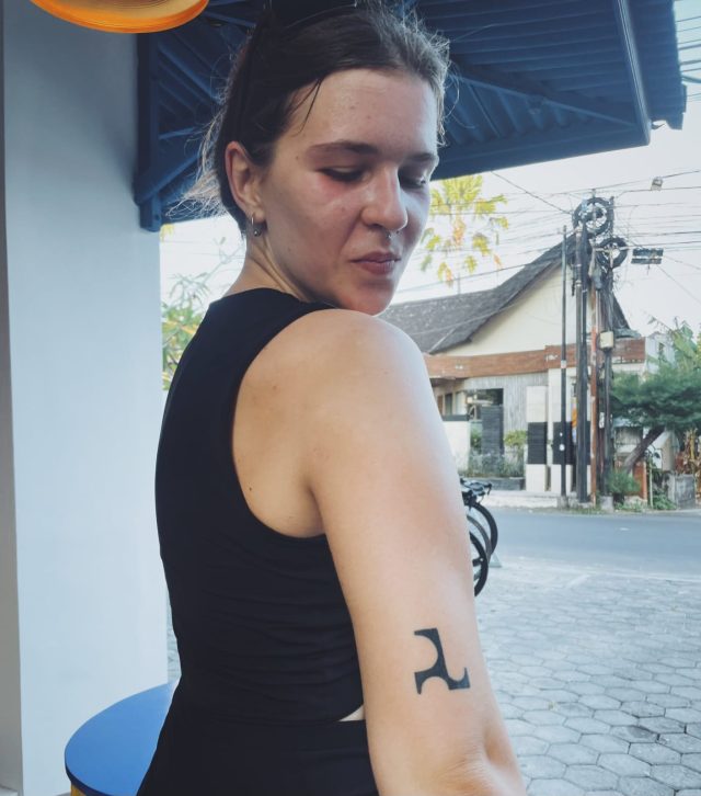 Bule bikin tato logo PUPR