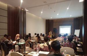 Petugas pertanian BPS Karawang