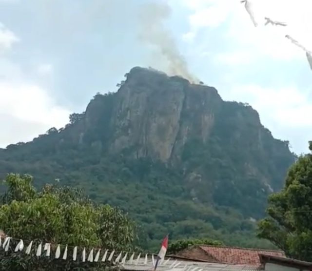 Gunung bongkok purwakarta kebakaran