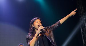 Shakira penyanyi karawang