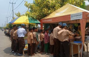 Inspiratif, Emak-emak di Karawang Buka Lapak Makanan Gratis buat Warga yang Membutuhkan Makanan gratis emak-emak di karawang