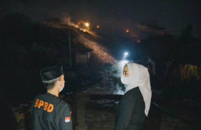 Bupati karawang kebakaran tpa jalupang