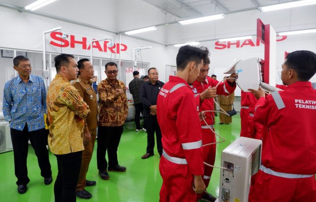 Warga Karawang dilatih teknisi AC