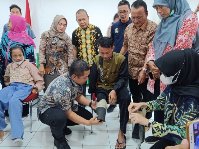 Tangis plt bupati karawang soal disabilitas