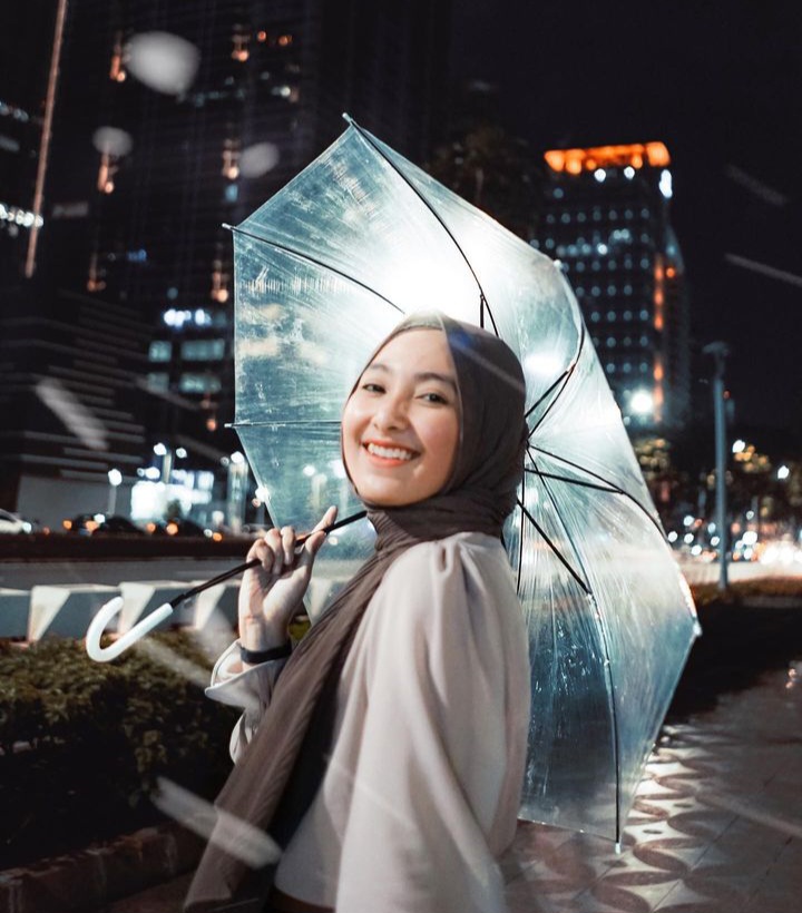 Auzura pacari suami orang