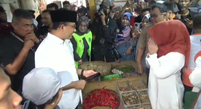 Janji Manis Anies Baswedan di Hadapan Pedagang Karawang, Potong Rantai Distribusi yang Merugikan Janji anies ke pedagang karawang
