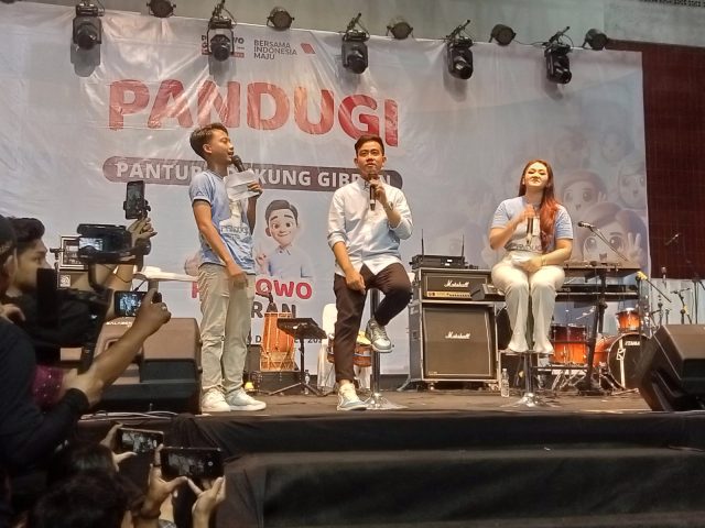 IMG-20231209-WA0025 Gibran ke pendukung karawang