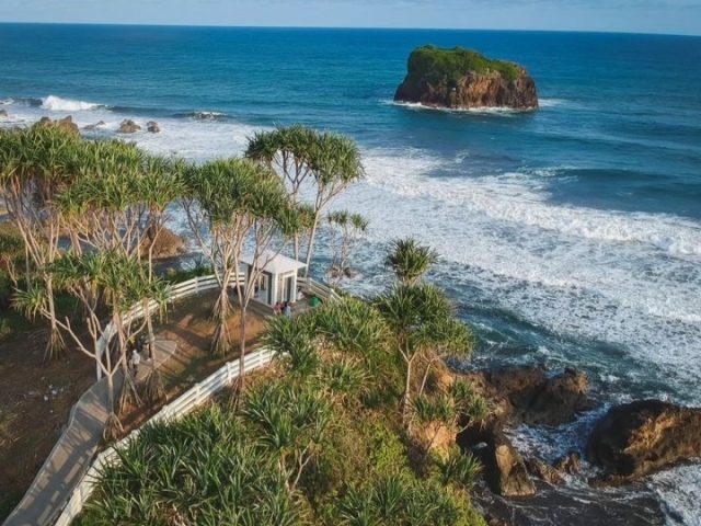 Pantai Karang Tawulan Tasikmalaya