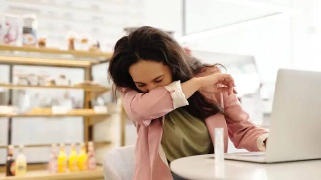 Bahaya menahan bersin