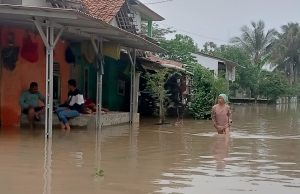 Warga banjir di karawang gatal-gatal