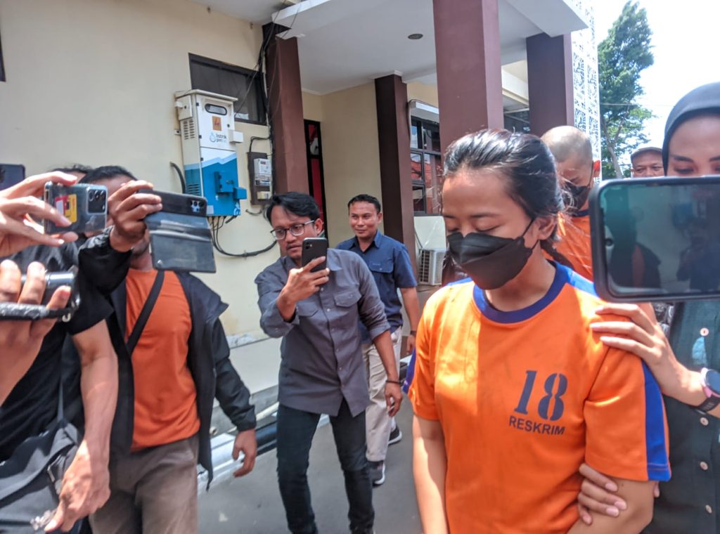 Ossy karyawan toyota di karawang