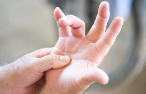 Cara Mengecek Asam Urat Hanya dengan Menekuk Jari, Simak Penjelasannya Asam urat