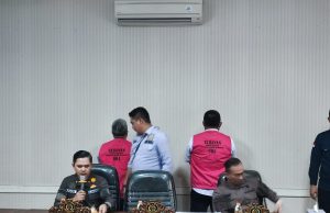 Diduga Korupsi PJU, 2 Pejabat Dishub Karawang Ditahan Jaksa Dishub karawang korupsi pju