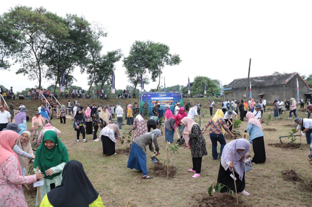 Pupuk kujang tanam pohon di citarum