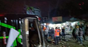 Bus depok kecelakaan di subang