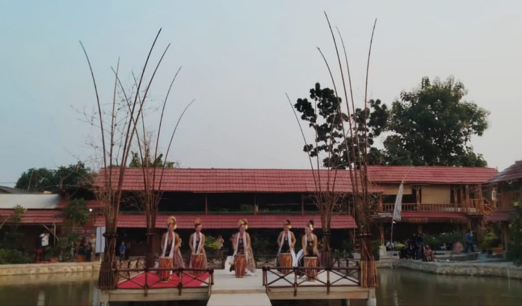 Kurasi pertunjukan tradisional di karawang