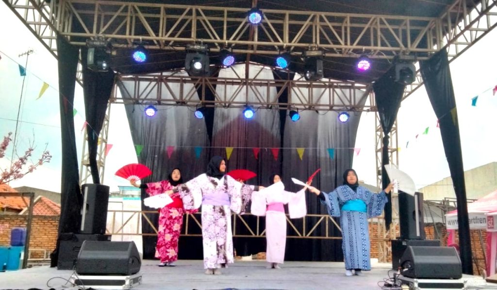 Wibu karawang padukan budaya