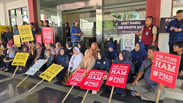 Dosen demo di kemendikbud ristek