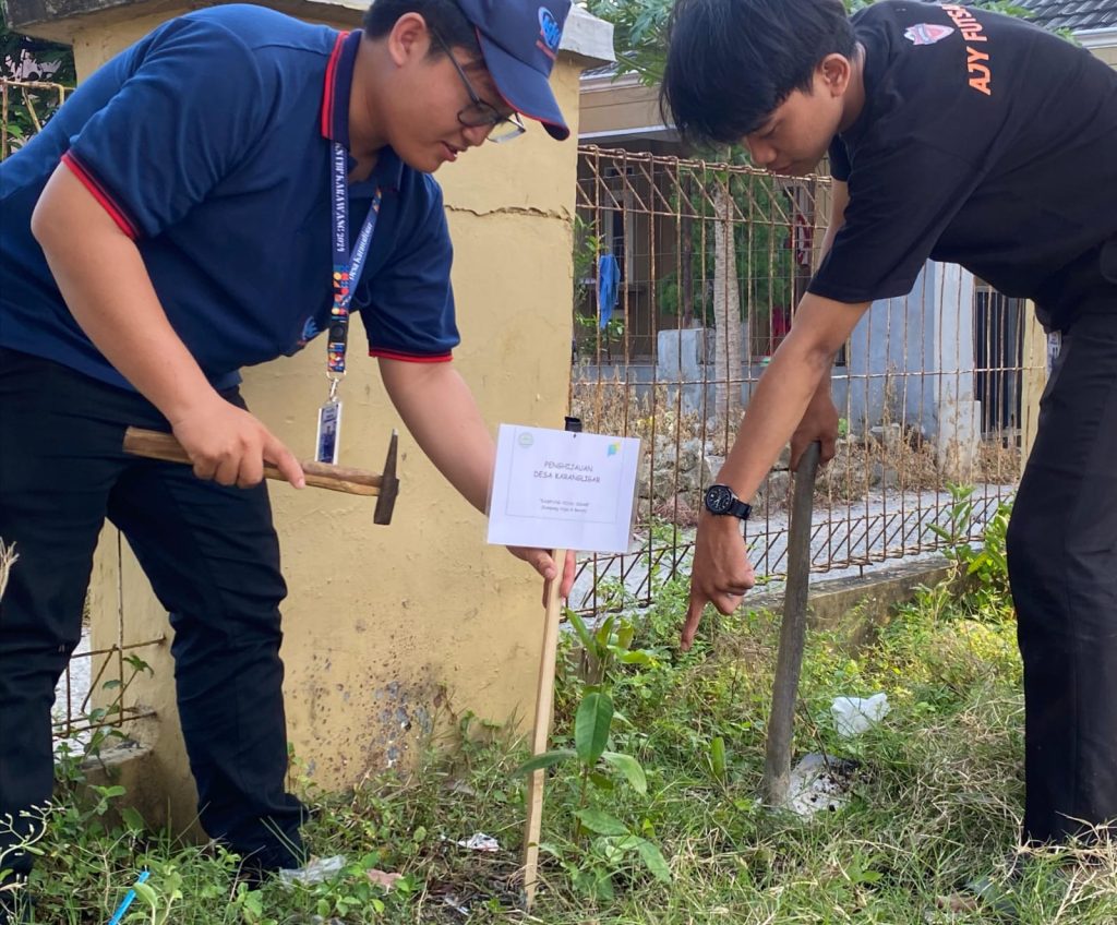 Mahasiswa kkn ubp karawang di karangligar