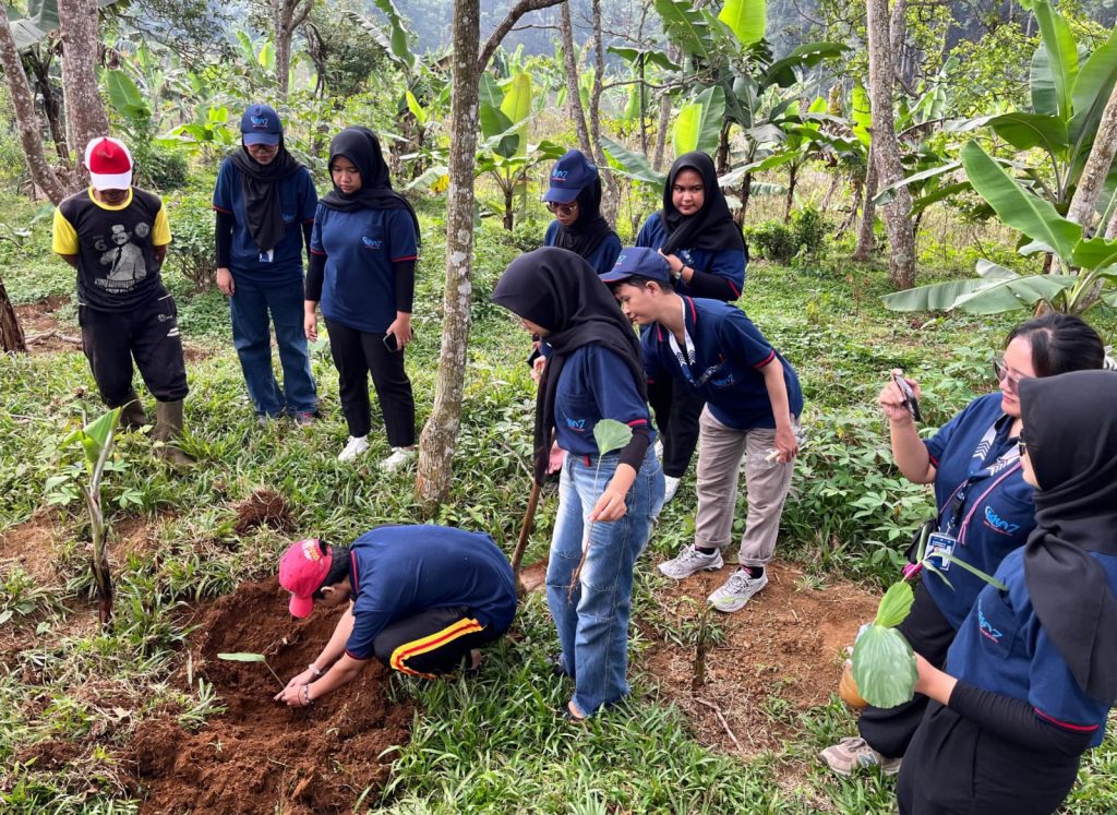 Mahasiswa ubp karawang di desa cikeris