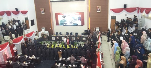 IMG-20240805-WA0017 50 anggota dprd karawang dilantik