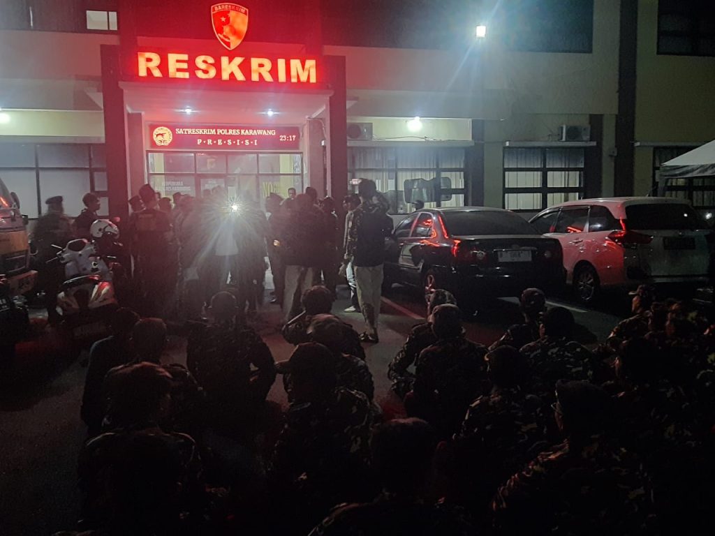 Ratusan banser di polres karawang