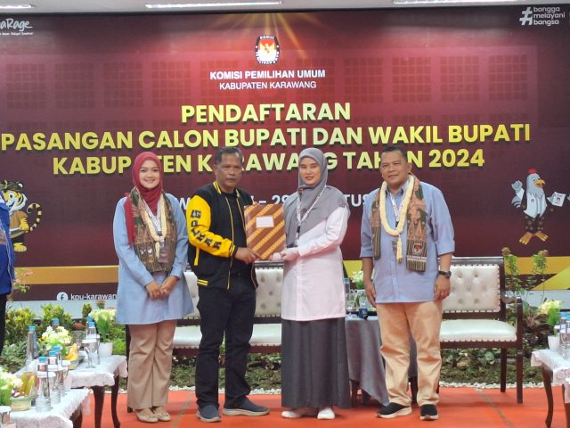 Paslon pendaftar terakhir pilkada karawang