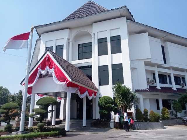 images - 2024-08-05T143843.040 50 anggota dprd karawang dilantik