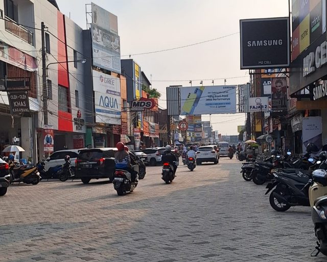 Penataan jalan tuparev karawang