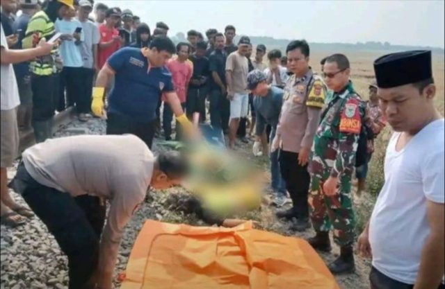 Empat Warga karawang tewas tertabrak kereta api