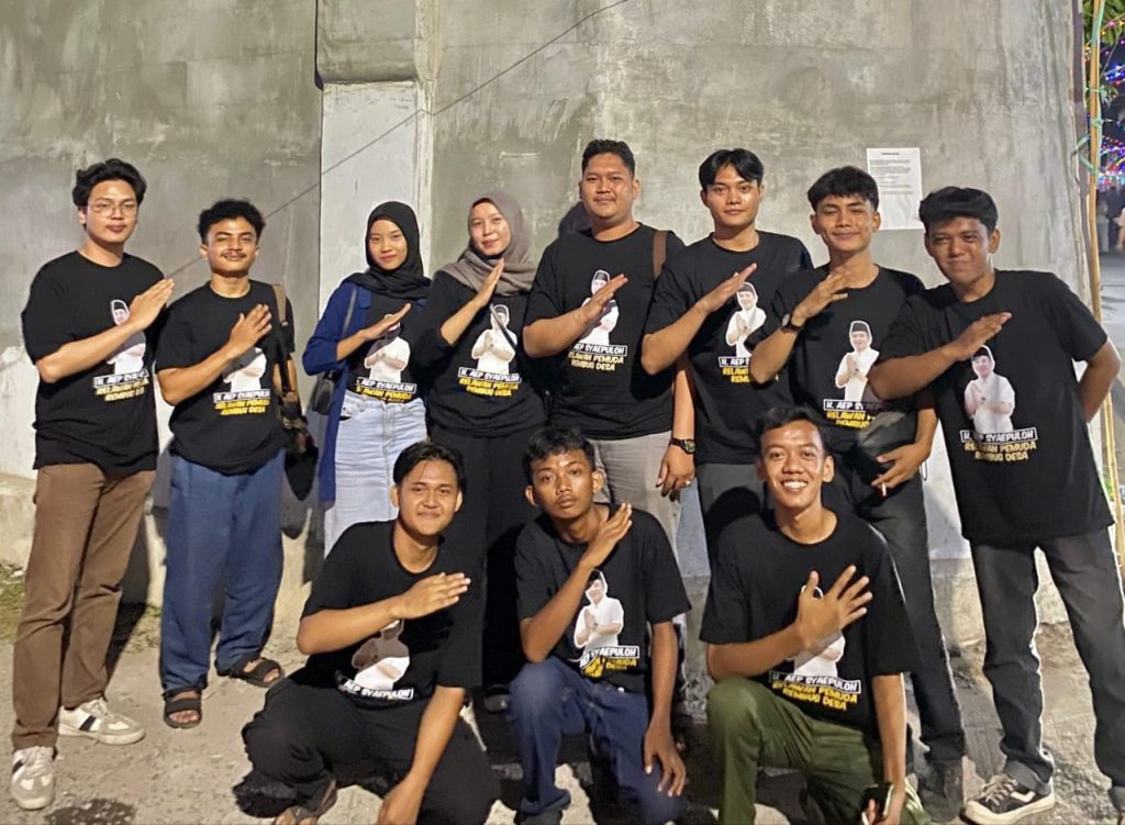 Relawan pemuda bupati karawang