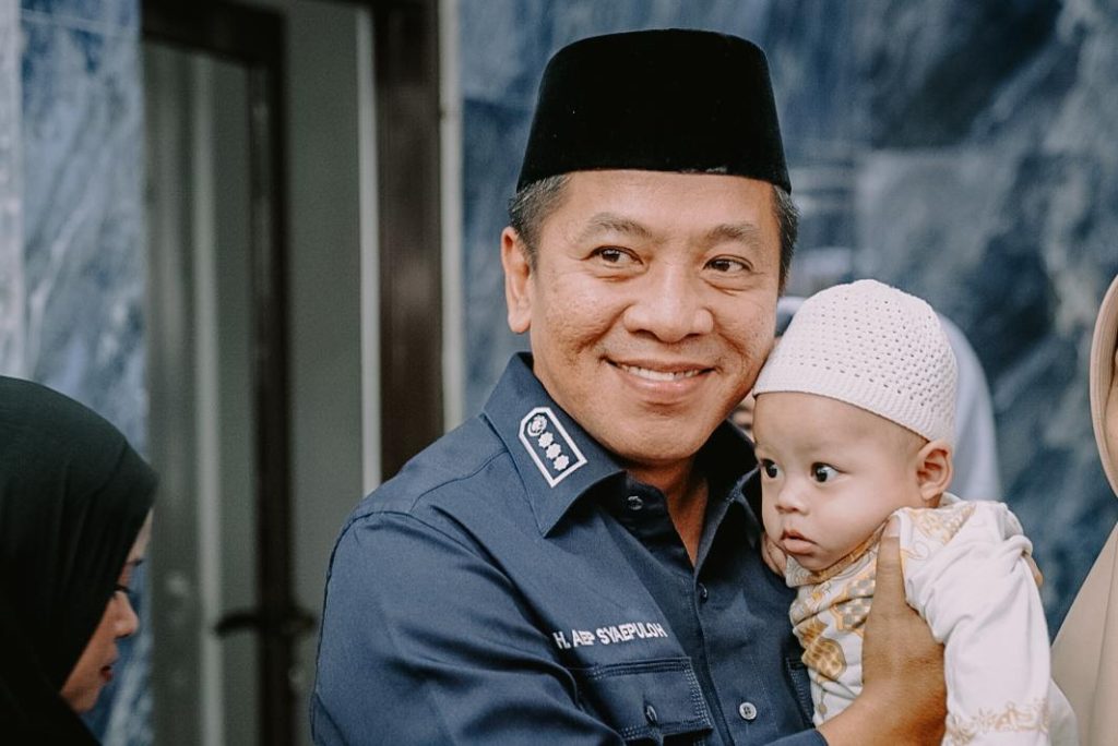 Bupati karawang masjid sekarwangi