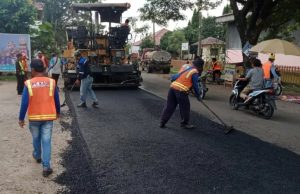 Tak Hanya Tuparev, Jalan Cikalong-Cilamaya Karawang juga Diperbaiki Pakai CSR PLTGU JSP CSR Jawa satu power karawang