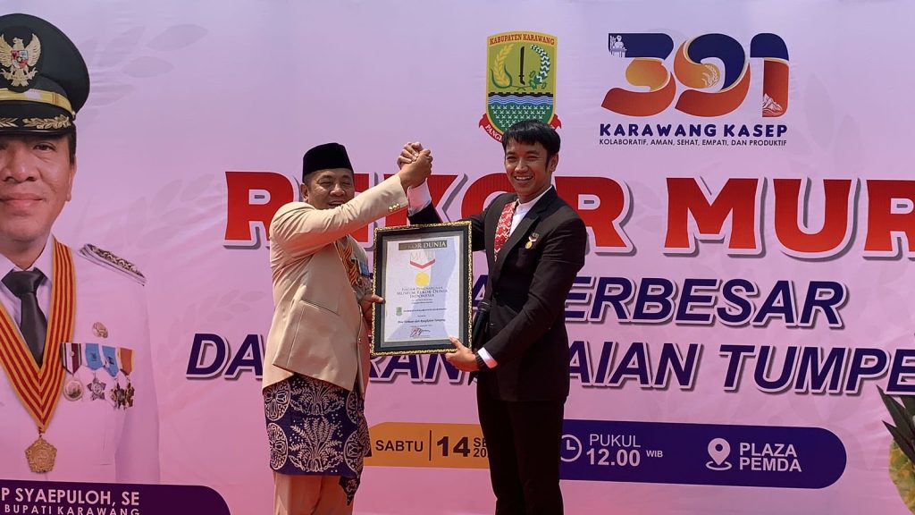 Rekor dunia tumpeng karawang