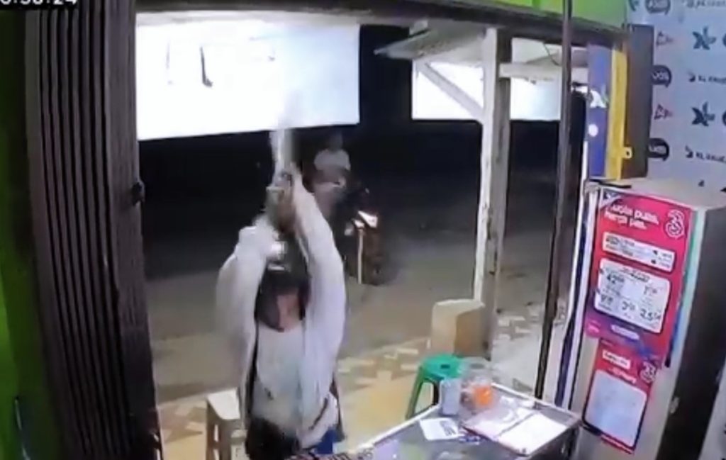Pemuda ngamuk di konter karawang