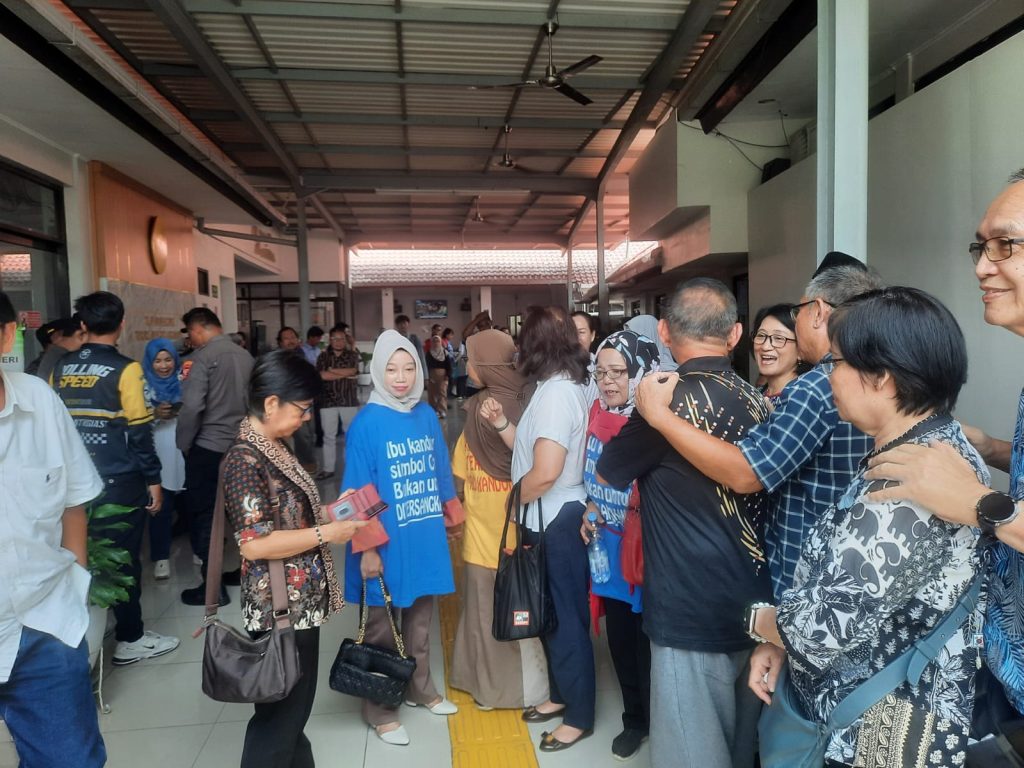 Massa anak gugat ibu kandung di karawang