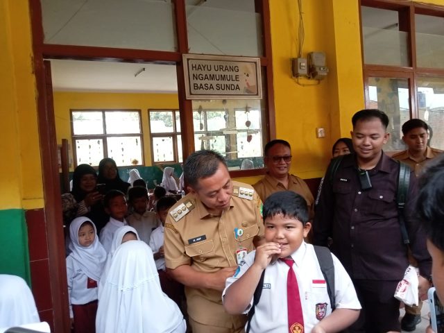 Bupati karawang simulasi makan siang gratis