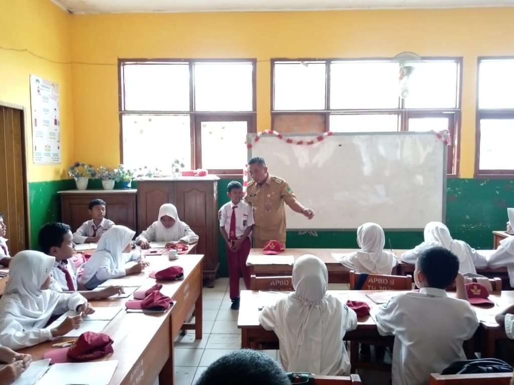 Bupati karawang simulasi makan siang gratis