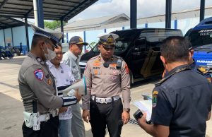 Bus tak laik jalan di karawang