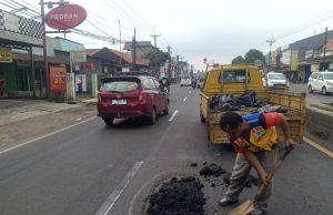 Jalur mudik karawang ditabur aspal
