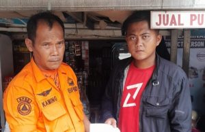 Pemudik tertinggal travel di karawang